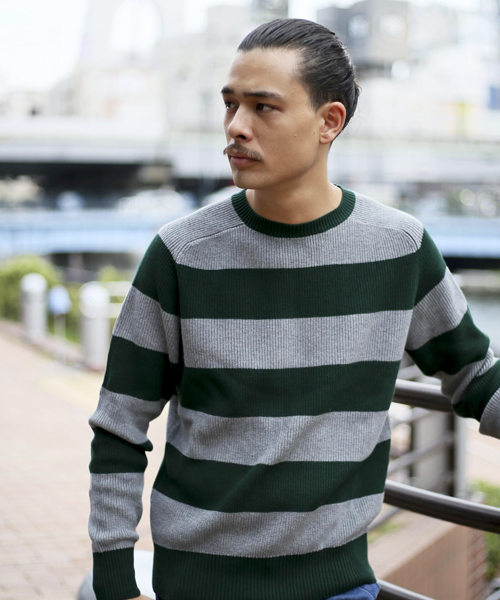 Denime（ドゥニーム）の「片畦ボーダーニット（ニット/セーター・メンズ・ブルー系その他5/レッド系その他5/グリーン系その他5・LARGE/MEDIUM/X-LARGE）」の2枚目の写真