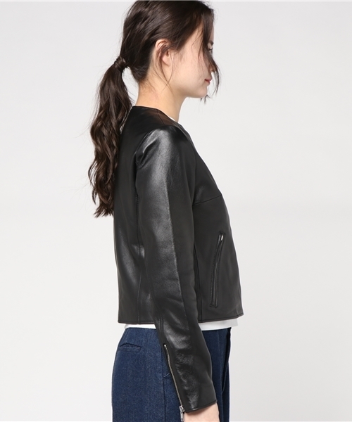 MOUSSY（マウジー）の「NO COLLAR LEATHER JK（ノーカラージャケット・レディース・ベージュ/ブラック・1/2）」の4枚目の写真