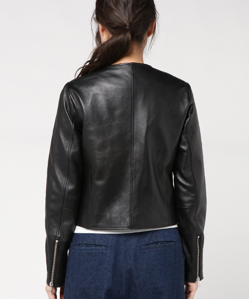 MOUSSY（マウジー）の「NO COLLAR LEATHER JK（ノーカラージャケット・レディース・ベージュ/ブラック・1/2）」の5枚目の写真
