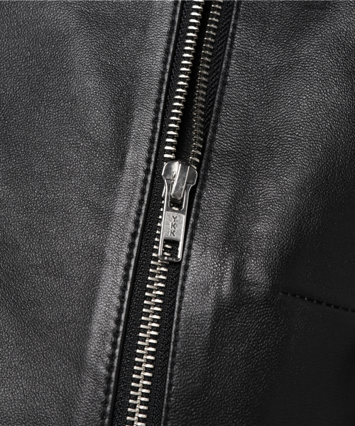 MOUSSY（マウジー）の「NO COLLAR LEATHER JK（ノーカラージャケット・レディース・ベージュ/ブラック・1/2）」の11枚目の写真