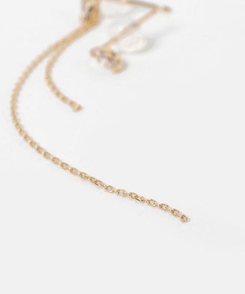 Phoebe(フィービィー)の「<ラストワン>【K10】アシンメトリーピアス(ピアス(両耳用)・レディース・ゴールド/ゴールド系その他2/ゴールド系その他3・FREE)」の6枚目の写真