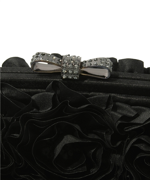 GRACE CONTINENTAL（グレースコンチネンタル）の「サテンフラワーバック（クラッチバッグ・レディース・ベージュ/グリーン/ブラック・フリー）」の4枚目の写真