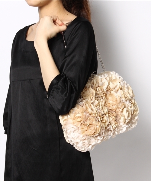 GRACE CONTINENTAL（グレースコンチネンタル）の「サテンフラワーバック（クラッチバッグ・レディース・ベージュ/グリーン/ブラック・フリー）」の5枚目の写真