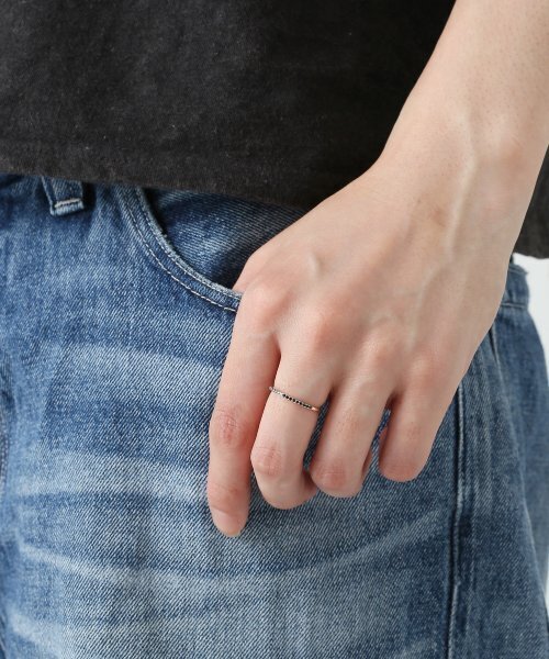 Spick & Span(スピックアンドスパン)の「ハーフエタニティーブラックダイヤリングK10(リング・レディース・ゴールド・13/7/FREE/11/15 )」の6枚目の写真