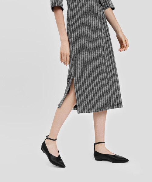 CHARLES & KEITH(チャールズ & キース)の「Vトップラインアンクルストラップフラット / V TOPLINE ANKLE STRAP FLATS(バレエシューズ・レディース・ブラック/グリーン/バーガンディー・22.5cm/23cm/23.5cm/24.5cm/25cm)」の9枚目の写真