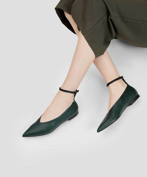 CHARLES & KEITH(チャールズ & キース)の「Vトップラインアンクルストラップフラット / V TOPLINE ANKLE STRAP FLATS(バレエシューズ・レディース・ブラック/グリーン/バーガンディー・22.5cm/23cm/23.5cm/24.5cm/25cm)」の10枚目の写真