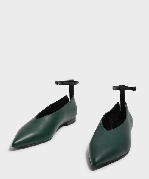 CHARLES & KEITH(チャールズ & キース)の「Vトップラインアンクルストラップフラット / V TOPLINE ANKLE STRAP FLATS(バレエシューズ・レディース・ブラック/グリーン/バーガンディー・22.5cm/23cm/23.5cm/24.5cm/25cm)」の11枚目の写真