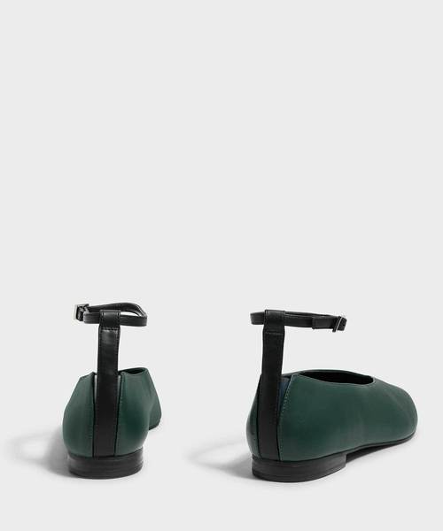CHARLES & KEITH(チャールズ & キース)の「Vトップラインアンクルストラップフラット / V TOPLINE ANKLE STRAP FLATS(バレエシューズ・レディース・ブラック/グリーン/バーガンディー・22.5cm/23cm/23.5cm/24.5cm/25cm)」の12枚目の写真