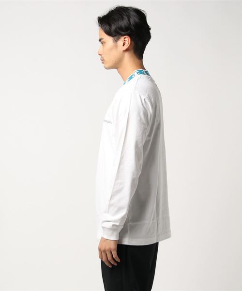 【新品タグ付き】Champion リブ編み ホワイトモックネックシャツ Champion（チャンピオン）の「CHAMPIONモックネックエンブロイ
