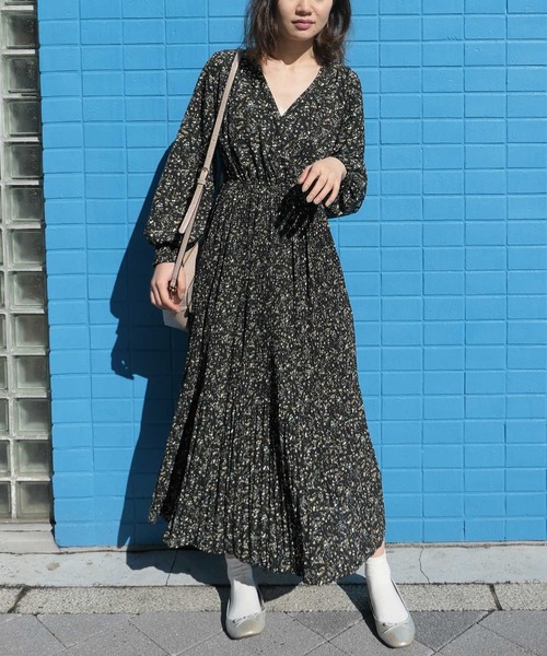 CORNERS(コーナーズ)の「花柄プリーツカシュクールワンピース(ワンピース)」|ダークブラック