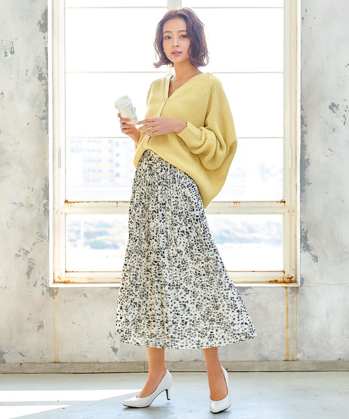 KOBE LETTUCE（コウベレタス）の「ドルマンスリーブVネックニットカーディガン（カーディガン/ボレロ・レディース・ブラック/ベージュ/オフホワイト/イエロー・FREE）」の11枚目の写真