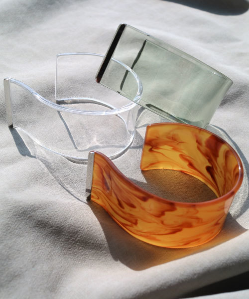 tone（トーン）の「【Kukulu TOKYO】カフスバングル（バングル/リストバンド・レディース・ブラウン/グリーン/クリア・FREE）」の2枚目の写真