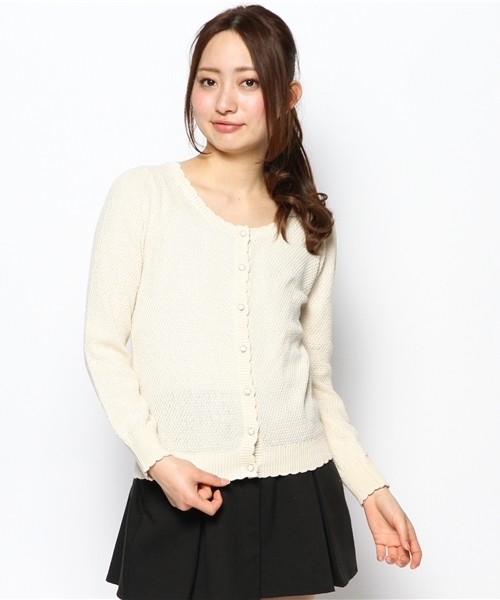 one after another NICE CLAUP（ワンアフターアナザーナイスクラップ）の「【ナイスクラップ】シェルボタンラメカーディガン（カーディガン/ボレロ・レディース・オフホワイト/ネイビー/グレー/レッド/イエロー・FREE）」の2枚目の写真