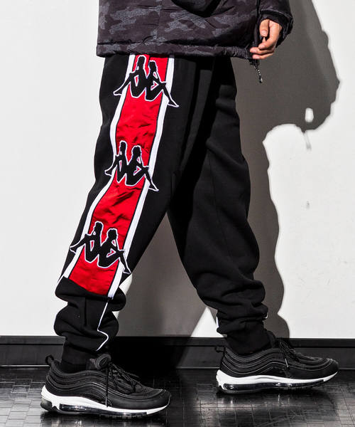 Kappa(カッパ)の「Kappa(カッパ)BANDA OMINI ロゴデザインサイドラインパンツ(スウェットパンツ・メンズ・ブラック/レッド/ピンク・L/XL/M)」の2枚目の写真