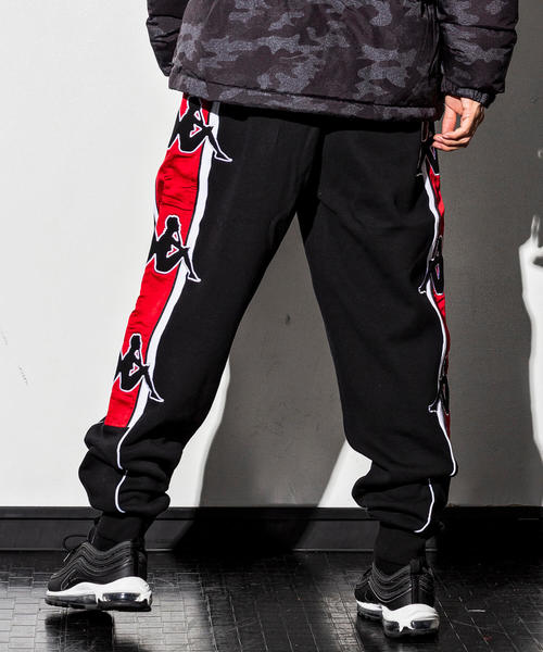 Kappa(カッパ)の「Kappa(カッパ)BANDA OMINI ロゴデザインサイドラインパンツ(スウェットパンツ・メンズ・ブラック/レッド/ピンク・L/XL/M)」の9枚目の写真