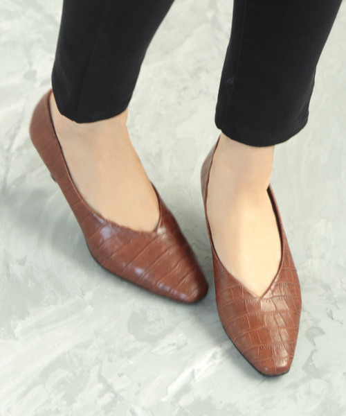 SESTO(セスト)の「型押し素材のスクエアトゥVカットミドルヒールパンプス(パンプス・レディース・ブラック/パイソン/グレイッシュベージュ/キャメル/ホワイト・22.0cm/22.5cm/23.0cm/23.5cm/24.0cm/24.5cm/25.5cm)」の7枚目の写真
