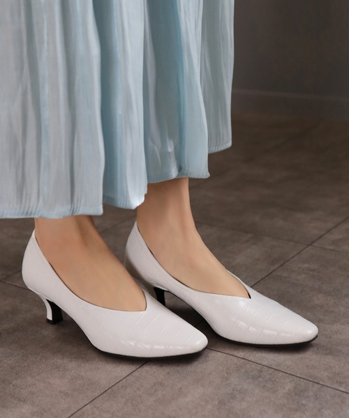 SESTO(セスト)の「型押し素材のスクエアトゥVカットミドルヒールパンプス(パンプス・レディース・ブラック/パイソン/グレイッシュベージュ/キャメル/ホワイト・22.0cm/22.5cm/23.0cm/23.5cm/24.0cm/24.5cm/25.5cm)」の16枚目の写真