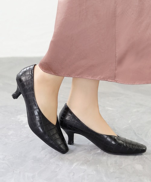 SESTO(セスト)の「型押し素材のスクエアトゥVカットミドルヒールパンプス(パンプス・レディース・ブラック/パイソン/グレイッシュベージュ/キャメル/ホワイト・22.0cm/22.5cm/23.0cm/23.5cm/24.0cm/24.5cm/25.5cm)」の18枚目の写真