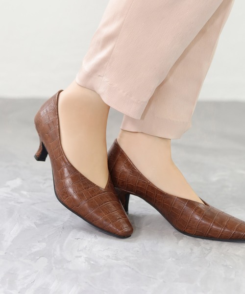 SESTO(セスト)の「型押し素材のスクエアトゥVカットミドルヒールパンプス(パンプス・レディース・ブラック/パイソン/グレイッシュベージュ/キャメル/ホワイト・22.0cm/22.5cm/23.0cm/23.5cm/24.0cm/24.5cm/25.5cm)」の21枚目の写真