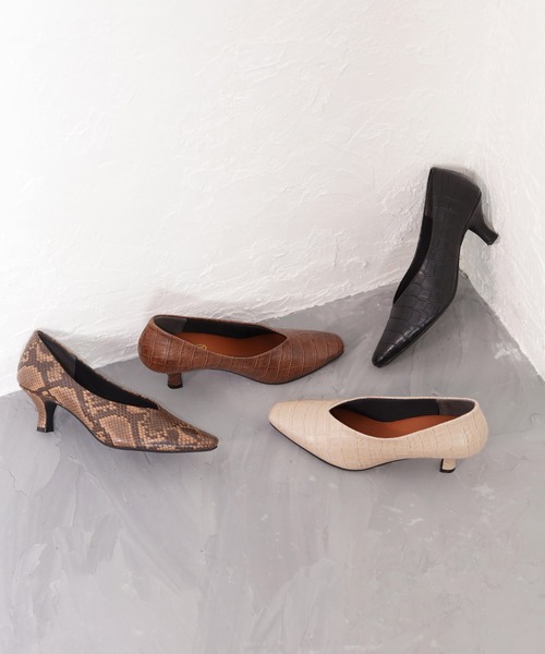 SESTO(セスト)の「型押し素材のスクエアトゥVカットミドルヒールパンプス(パンプス・レディース・ブラック/パイソン/グレイッシュベージュ/キャメル/ホワイト・22.0cm/22.5cm/23.0cm/23.5cm/24.0cm/24.5cm/25.5cm)」の20枚目の写真