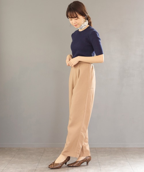 SESTO(セスト)の「型押し素材のスクエアトゥVカットミドルヒールパンプス(パンプス・レディース・ブラック/パイソン/グレイッシュベージュ/キャメル/ホワイト・22.0cm/22.5cm/23.0cm/23.5cm/24.0cm/24.5cm/25.5cm)」の22枚目の写真