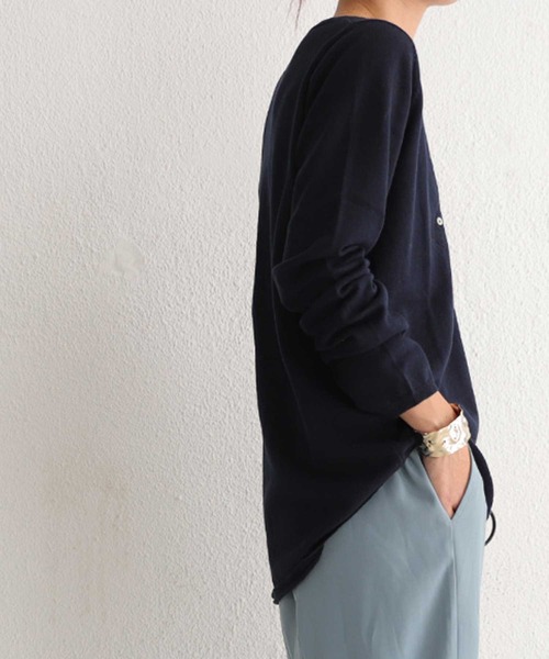 antiqua(アンティカ)の「大HITのVネックヘンリー、ついにニットで登場。ボタン綿ニット(ニット/セーター・レディース・ブラック/ベージュ/パープル/ネイビー/レッド/オフホワイト/ライム/オートミール/杢グレー・FREE)」の13枚目の写真