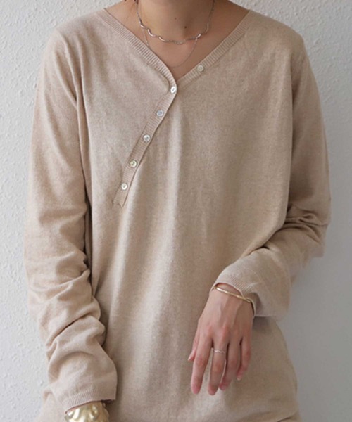 antiqua(アンティカ)の「大HITのVネックヘンリー、ついにニットで登場。ボタン綿ニット(ニット/セーター・レディース・ブラック/ベージュ/パープル/ネイビー/レッド/オフホワイト/ライム/オートミール/杢グレー・FREE)」の17枚目の写真