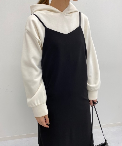 Ambre Neige(アンブルネージュ)の「キャミワンピース【WEB/EC限定商品】(ワンピース・レディース・ブラック/ベージュ・FREE)」の14枚目の写真