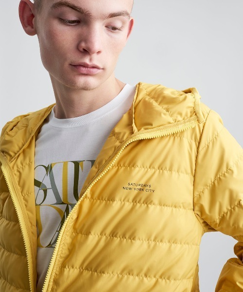 Saturdays NYC(サタデーズ ニューヨークシティ )の「Fujimura Puffer Coat(ナイロンジャケット・メンズ・ブラック/イエロー・M/XL/XS/S/L)」の9枚目の写真