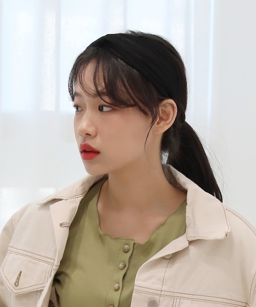 by muni:r（バイ ムニール）の「フェミニン　バンダナ　 ねじりカチューシャ（カチューシャ・レディース・ネイビー/ピンク/ブラック/キャメル・ONE SIZE）」の8枚目の写真