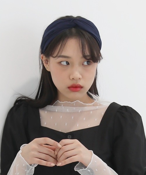 by muni:r（バイ ムニール）の「フェミニン　バンダナ　 ねじりカチューシャ（カチューシャ・レディース・ネイビー/ピンク/ブラック/キャメル・ONE SIZE）」の10枚目の写真