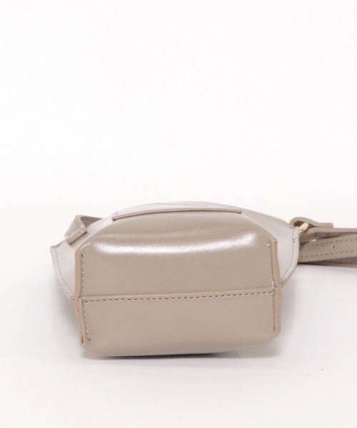 archives（アルシーヴ）の「ボトルショルダー（ショルダーバッグ・レディース・ブラック/グレー系その他/ブラウン・MEDIUM）」の5枚目の写真