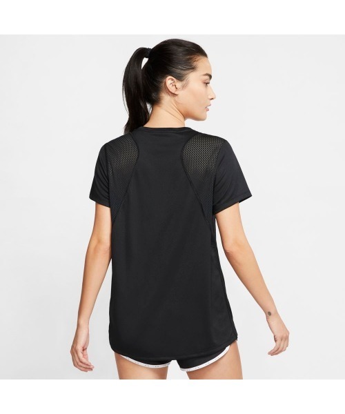 NIKE(ナイキ)の「NIKE/ナイキ ウィメンズ ラン GX S/S トップ(Tシャツ/カットソー・レディース・ブラック/イエローゴールド・M/L/XS/S)」の3枚目の写真