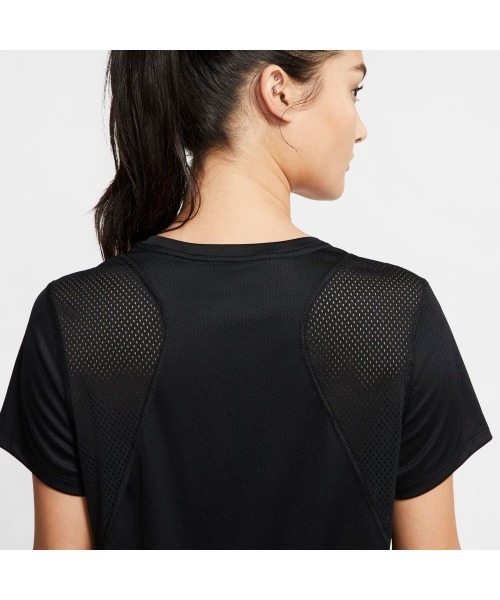NIKE(ナイキ)の「NIKE/ナイキ ウィメンズ ラン GX S/S トップ(Tシャツ/カットソー・レディース・ブラック/イエローゴールド・M/L/XS/S)」の4枚目の写真