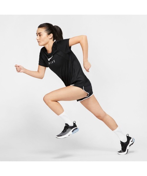 NIKE(ナイキ)の「NIKE/ナイキ ウィメンズ ラン GX S/S トップ(Tシャツ/カットソー・レディース・ブラック/イエローゴールド・M/L/XS/S)」の7枚目の写真
