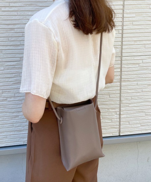 CLEA(クレア)の「フェイクレザースクエアミニスマホショルダーバッグ(ショルダーバッグ・レディース・ベージュ/オリーブ/ブラック/アイボリー/ブラウン/グレイッシュベージュ・FREE)」の15枚目の写真