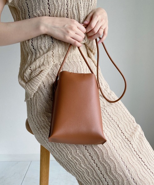 CLEA(クレア)の「フェイクレザースクエアミニスマホショルダーバッグ(ショルダーバッグ・レディース・ベージュ/オリーブ/ブラック/アイボリー/ブラウン/グレイッシュベージュ・FREE)」の10枚目の写真