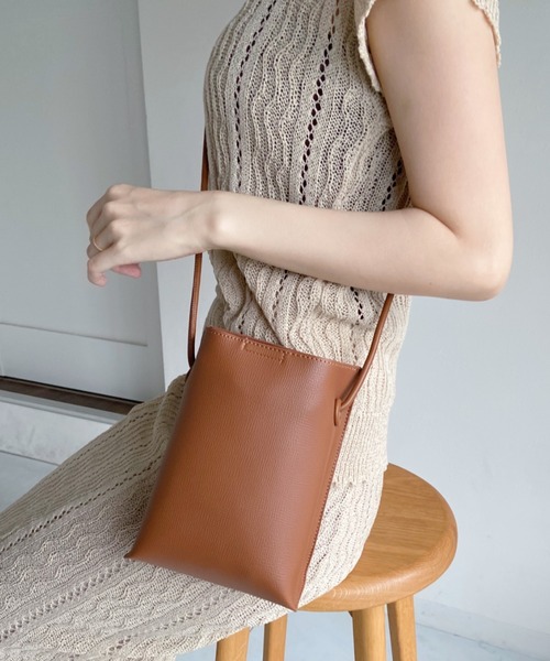 CLEA(クレア)の「フェイクレザースクエアミニスマホショルダーバッグ(ショルダーバッグ・レディース・ベージュ/オリーブ/ブラック/アイボリー/ブラウン/グレイッシュベージュ・FREE)」の11枚目の写真