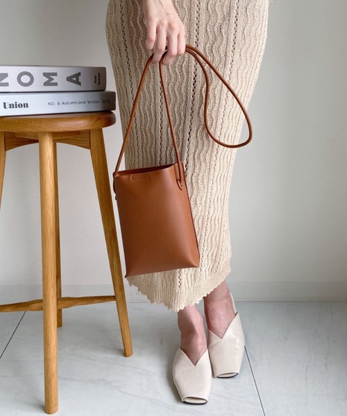 CLEA(クレア)の「フェイクレザースクエアミニスマホショルダーバッグ(ショルダーバッグ・レディース・ベージュ/オリーブ/ブラック/アイボリー/ブラウン/グレイッシュベージュ・FREE)」の9枚目の写真