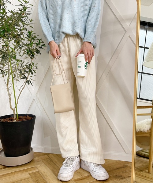 CLEA(クレア)の「フェイクレザースクエアミニスマホショルダーバッグ(ショルダーバッグ・レディース・ベージュ/オリーブ/ブラック/アイボリー/ブラウン/グレイッシュベージュ・FREE)」の22枚目の写真