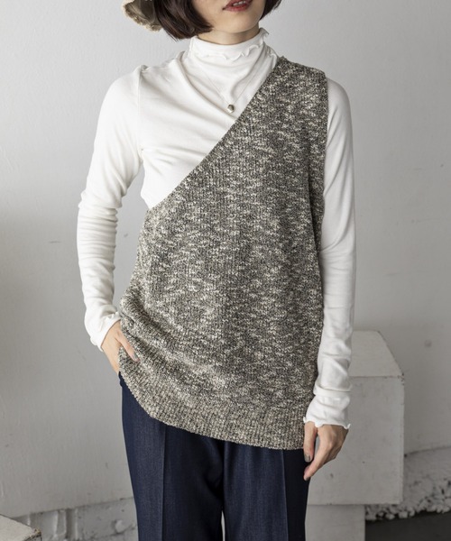 Kari & lili(カウリアンドリィリィ)の「ワンショルダーニットベスト(ベスト・レディース・アイボリー/ブラック/ライトグレー・FREE)」の2枚目の写真