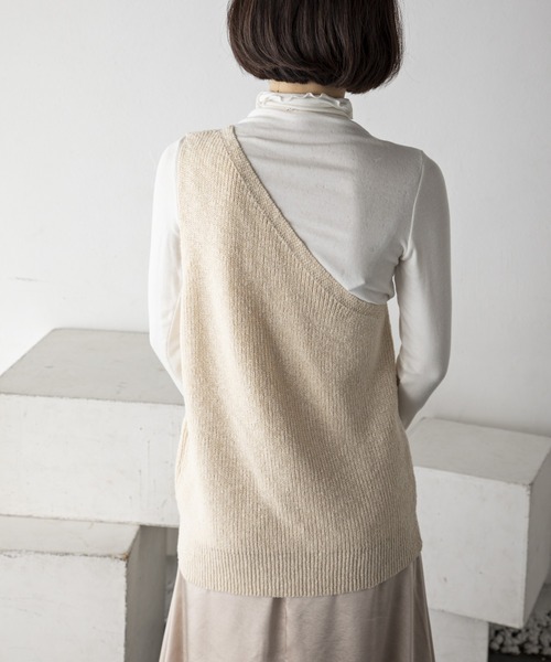Kari & lili(カウリアンドリィリィ)の「ワンショルダーニットベスト(ベスト・レディース・アイボリー/ブラック/ライトグレー・FREE)」の7枚目の写真