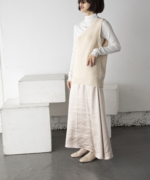 Kari & lili(カウリアンドリィリィ)の「ワンショルダーニットベスト(ベスト・レディース・アイボリー/ブラック/ライトグレー・FREE)」の8枚目の写真