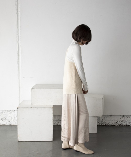 Kari & lili(カウリアンドリィリィ)の「ワンショルダーニットベスト(ベスト・レディース・アイボリー/ブラック/ライトグレー・FREE)」の10枚目の写真