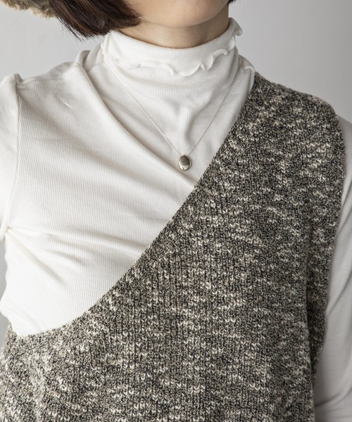 Kari & lili(カウリアンドリィリィ)の「ワンショルダーニットベスト(ベスト・レディース・アイボリー/ブラック/ライトグレー・FREE)」の11枚目の写真