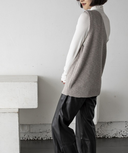 Kari & lili(カウリアンドリィリィ)の「ワンショルダーニットベスト(ベスト・レディース・アイボリー/ブラック/ライトグレー・FREE)」の18枚目の写真