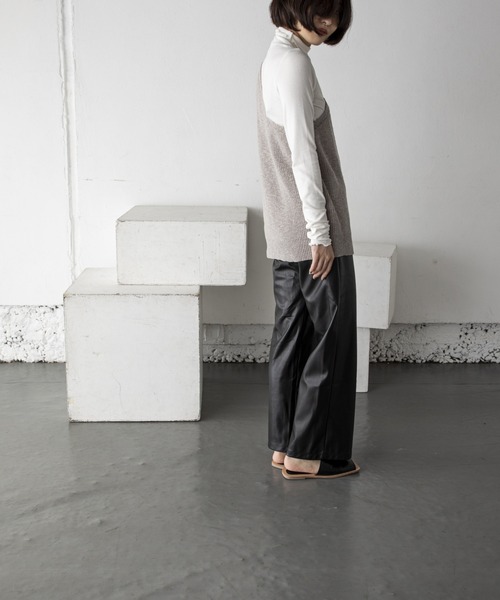 Kari & lili(カウリアンドリィリィ)の「ワンショルダーニットベスト(ベスト・レディース・アイボリー/ブラック/ライトグレー・FREE)」の20枚目の写真