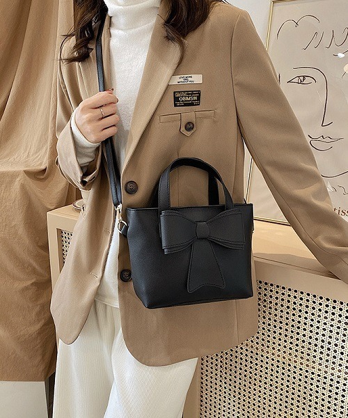 Donnaruma（ドンナルンマ）の「UNWKND / リボン2WAYバッグ（ショルダーバッグ・レディース・ブラック/ベージュ・FREE）」の2枚目の写真