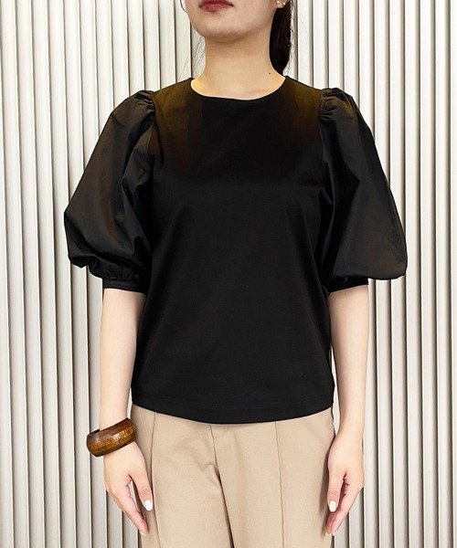 MADEMOISELLE ROPE'(マドモアゼル ロペ)の「【秋まで使える】コンビネーションパフスリーブカットソー(Tシャツ/カットソー・レディース・ホワイト/ブラック/キャメル・38)」の18枚目の写真