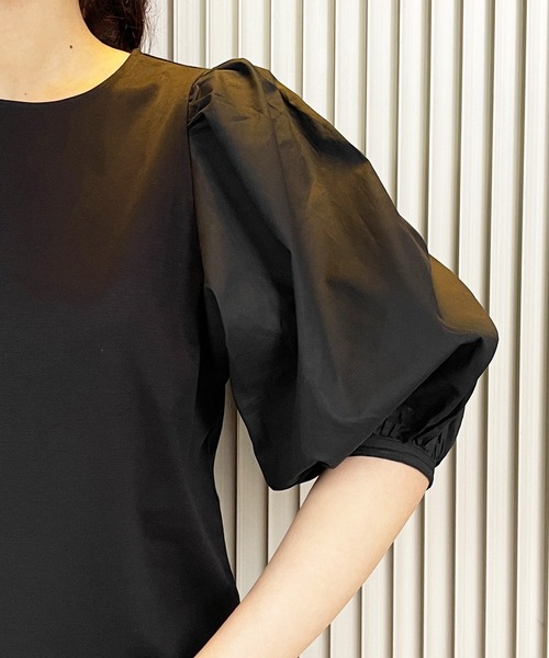 MADEMOISELLE ROPE'(マドモアゼル ロペ)の「【秋まで使える】コンビネーションパフスリーブカットソー(Tシャツ/カットソー・レディース・ホワイト/ブラック/キャメル・38)」の21枚目の写真